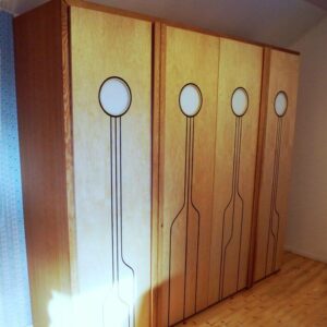 alt="kaunis vaatekaappi Art Nouveau-tyylinen."